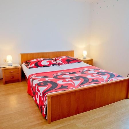 Appartement Apartmans Dina And Hana Radeki Polje 50 à Loborika Extérieur photo