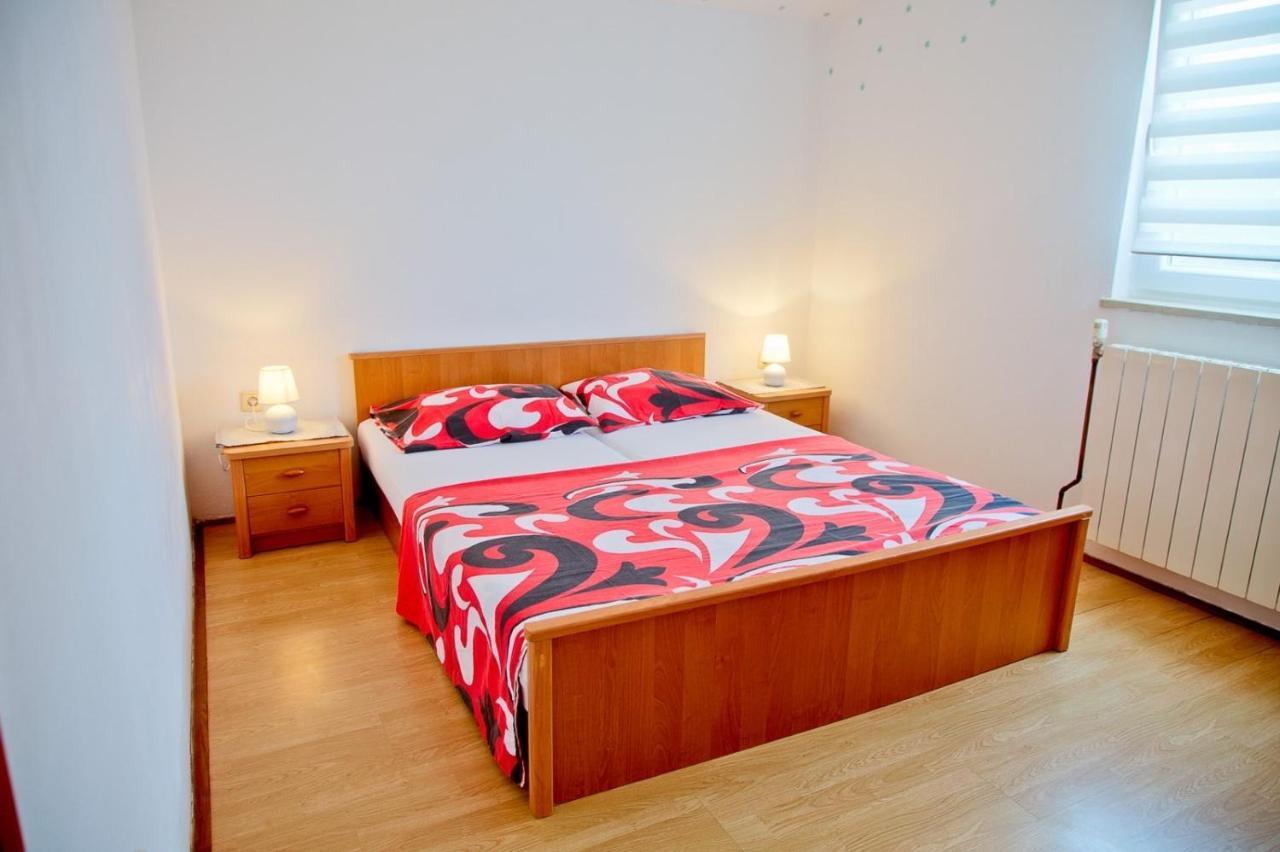 Appartement Apartmans Dina And Hana Radeki Polje 50 à Loborika Extérieur photo