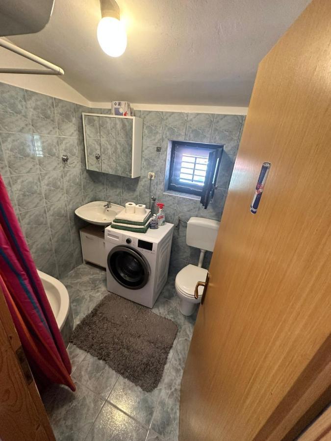 Appartement Apartmans Dina And Hana Radeki Polje 50 à Loborika Extérieur photo
