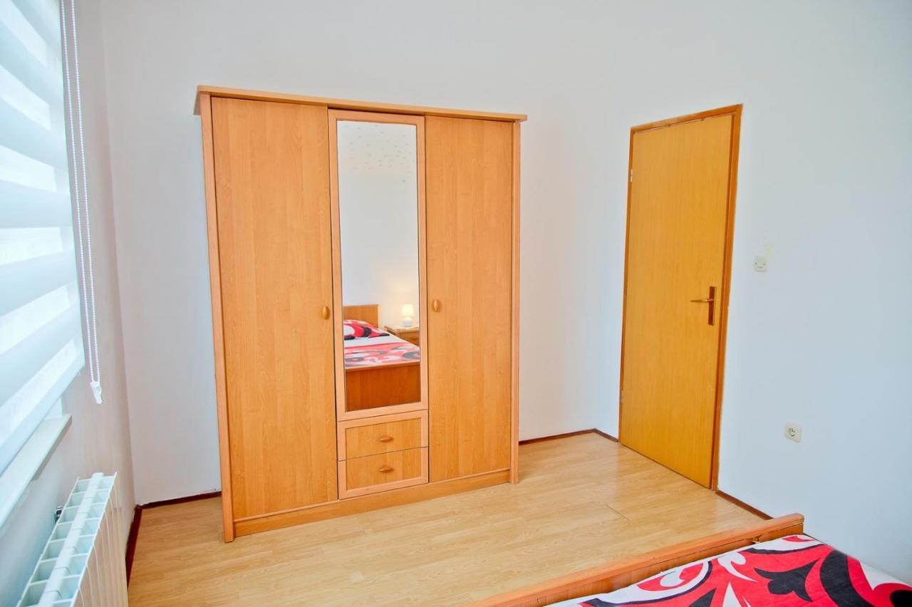 Appartement Apartmans Dina And Hana Radeki Polje 50 à Loborika Extérieur photo