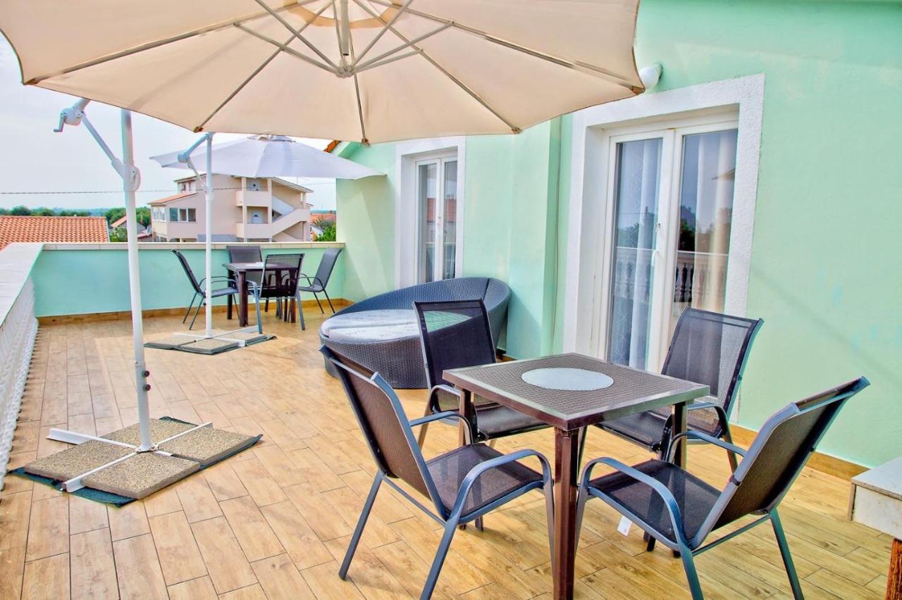 Appartement Apartmans Dina And Hana Radeki Polje 50 à Loborika Extérieur photo