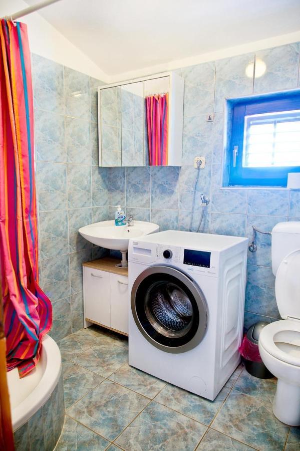 Appartement Apartmans Dina And Hana Radeki Polje 50 à Loborika Extérieur photo