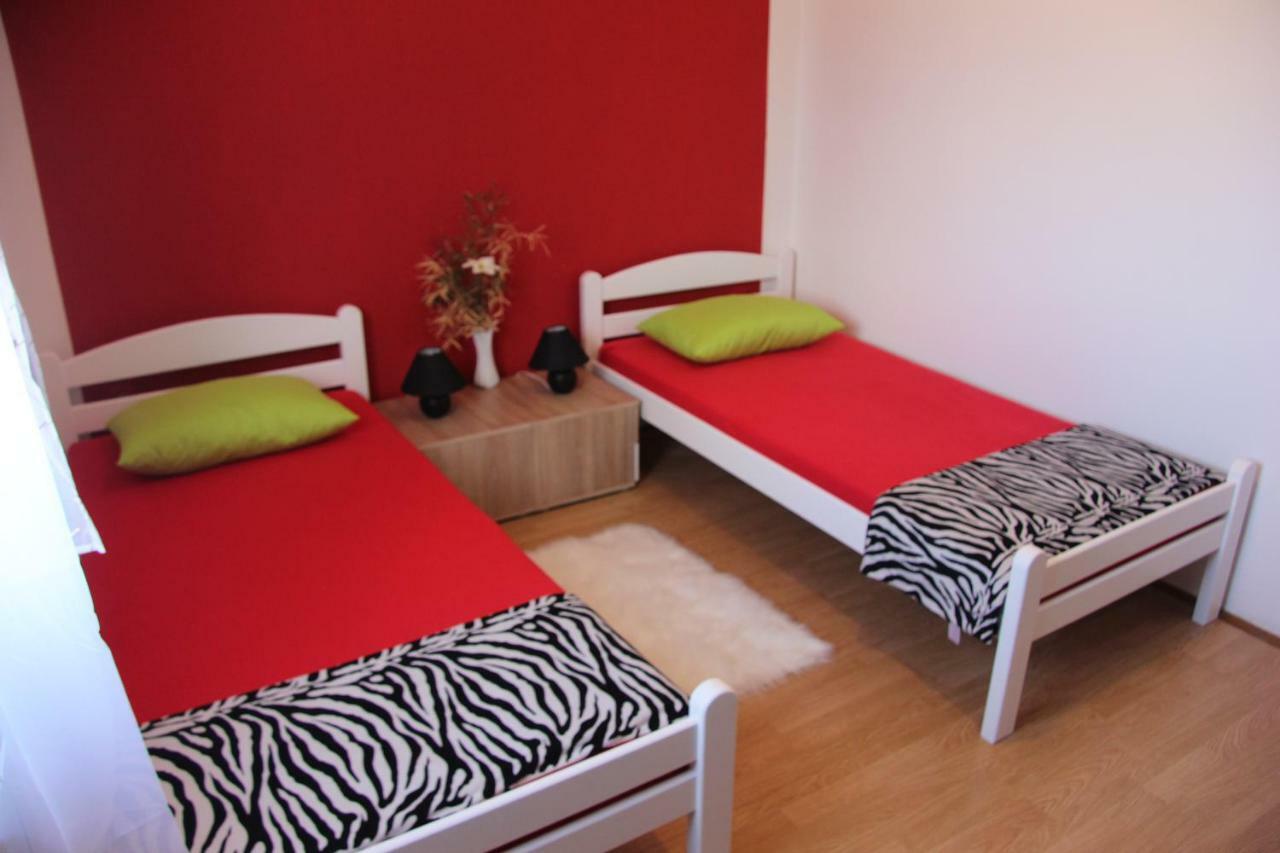 Appartement Apartmans Dina And Hana Radeki Polje 50 à Loborika Extérieur photo