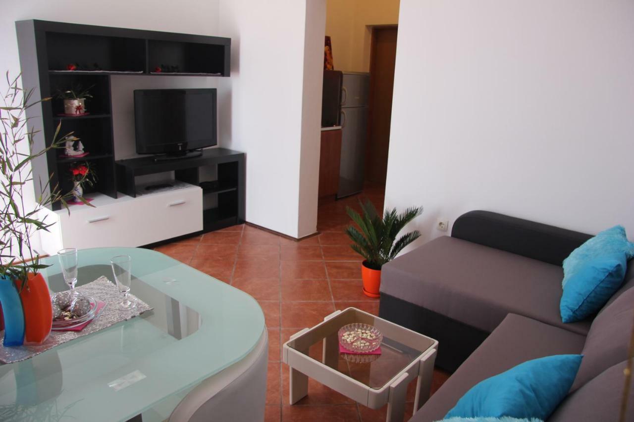 Appartement Apartmans Dina And Hana Radeki Polje 50 à Loborika Extérieur photo