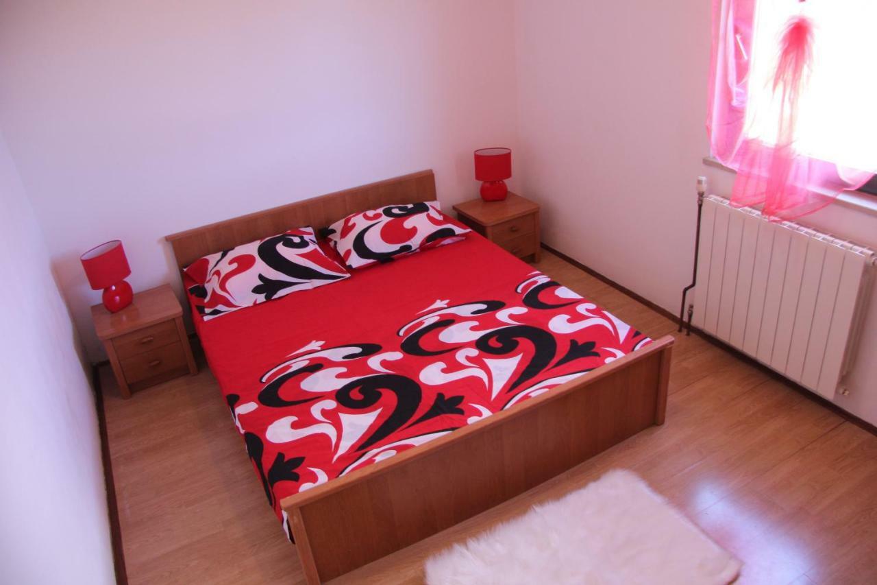Appartement Apartmans Dina And Hana Radeki Polje 50 à Loborika Extérieur photo