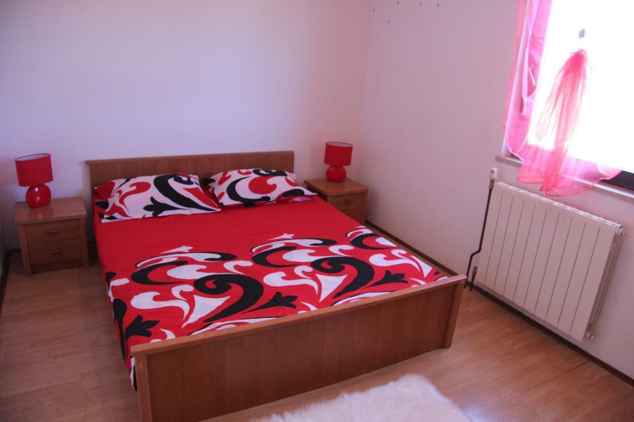 Appartement Apartmans Dina And Hana Radeki Polje 50 à Loborika Extérieur photo